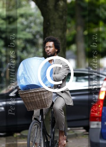 Amsterdam 20 juli 2011
Acteur Mike Libanon op de fiets.
Peter Smulders bv