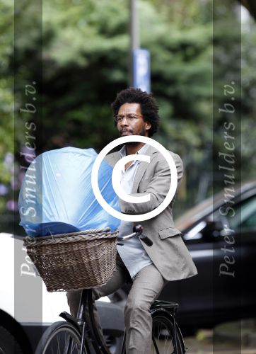 Amsterdam 20 juli 2011
Acteur Mike Libanon op de fiets.
Peter Smulders bv