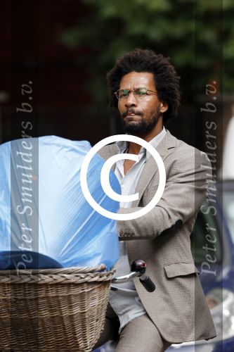 Amsterdam 20 juli 2011
Acteur Mike Libanon op de fiets.
Peter Smulders bv