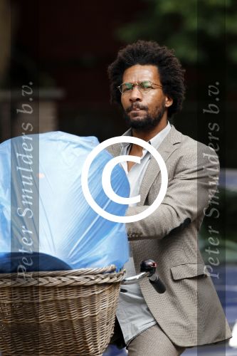 Amsterdam 20 juli 2011
Acteur Mike Libanon op de fiets.
Peter Smulders bv