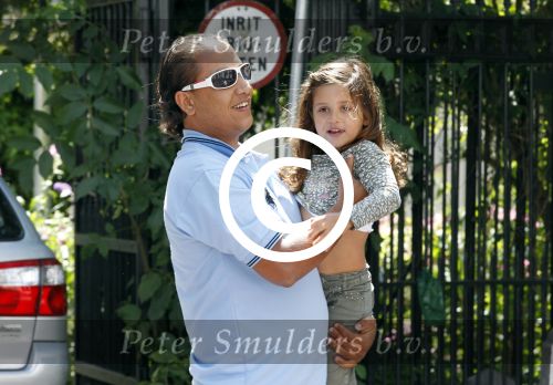 Amsterdam 15 juli 2011
Constanza Breukhoven en haar man Mohammed halen hun kinderen op bij moeder Connie Breukhoven en Shanna. Connie woont in huis op de pc hooftstraat
Peter Smulders bv