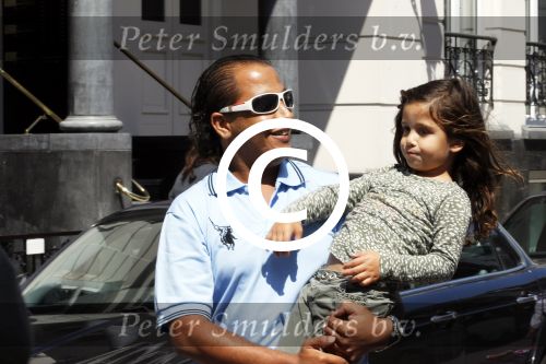 Amsterdam 15 juli 2011
Constanza Breukhoven en haar man Mohammed halen hun kinderen op bij moeder Connie Breukhoven en Shanna. Connie woont in huis op de pc hooftstraat
Peter Smulders bv