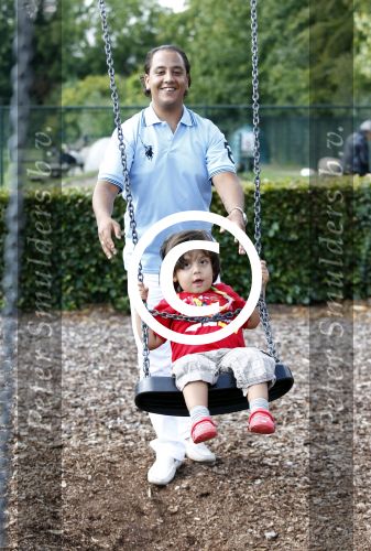 Brabant 15 juli 2011
Constanza Breukhoven en haar man Mohammed met kinderen Soraiya en Semmy in de speeltuin.
Peter Smulders bv