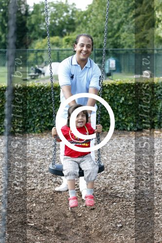 Brabant 15 juli 2011
Constanza Breukhoven en haar man Mohammed met kinderen Soraiya en Semmy in de speeltuin.
Peter Smulders bv
