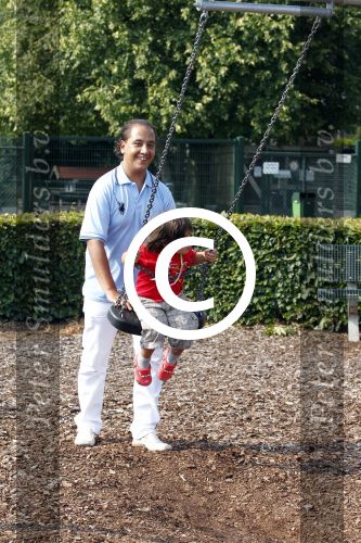 Brabant 15 juli 2011
Constanza Breukhoven en haar man Mohammed met kinderen Soraiya en Semmy in de speeltuin.
Peter Smulders bv
