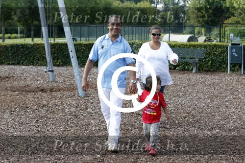 Brabant 15 juli 2011
Constanza Breukhoven en haar man Mohammed met kinderen Soraiya en Semmy in de speeltuin.
Peter Smulders bv