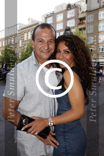Amsterdam 7 juli 2011
Najib Amhali met zijn nieuwe vriendin Niama.
Peter Smulders bv