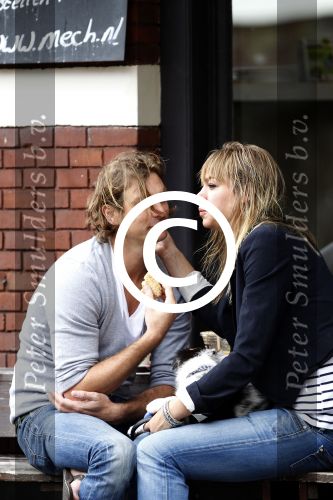 Amsterdam 16 juli 2011
Nicolette Kluijver met vriend op terras.
Peter Smulders bv