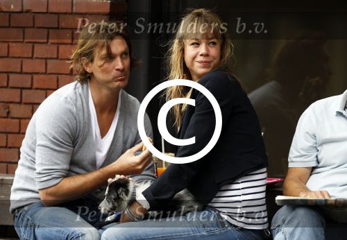 Amsterdam 16 juli 2011
Nicolette Kluijver met vriend op terras.
Peter Smulders bv
