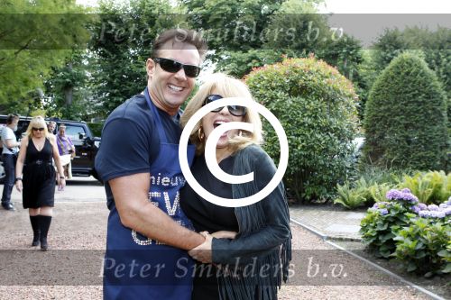 Aalsmeer 9 juli 2011
BBQ van Gerard Joling met fans bij hem thuis. Gerard met de diva\'s Patty Brard Patricia Paay en Tatjana
Peter Smulders bv