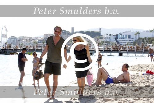 Cannes 14 juli 2011
Patricia Paay en Nicky v Dam op het strand van Cannes.
Peter Smulders bv