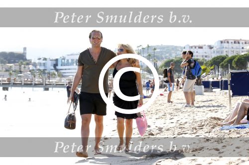 Cannes 14 juli 2011
Patricia Paay en Nicky v Dam op het strand van Cannes.
Peter Smulders bv
