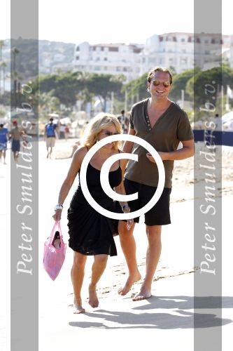 Cannes 14 juli 2011
Patricia Paay en Nicky v Dam op het strand van Cannes.
Peter Smulders bv