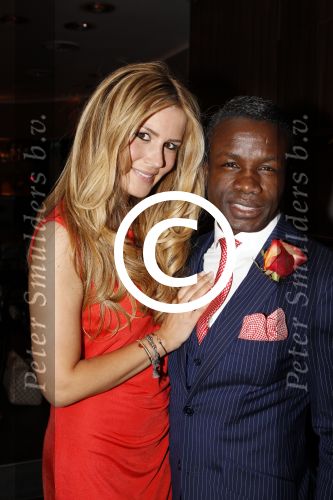 Amsterdam 16 juli 2011
Regilio Tuur heeft surprise party georganiseerd voor zijn vriendin Laura bij cafe PC. Hij gaf haar een auto voor haar 27e verjaardag.
Peter Smulders bv