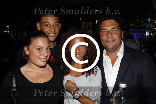 Amsterdam 7 juli 2011
Ronald Egger met kinderen bij feest in players.
Peter Smulders bv