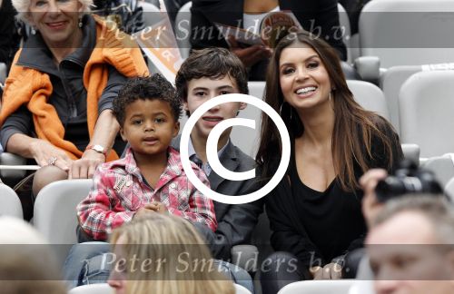 Amsterdam 3 augustus 2011
Afscheidswedstrijd Edwin v d Sar in Arena . Rosanna en Shane Kluivert met Nino
Peter Smulders bv