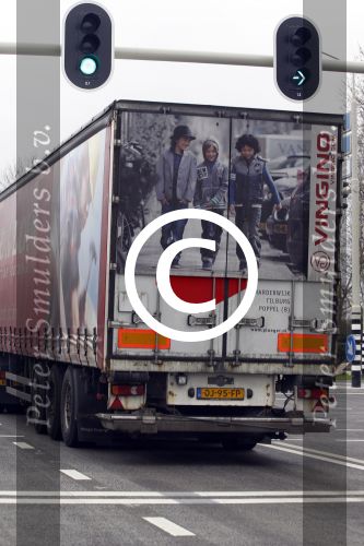 Tilburg 1 april 2011
Sem v Dijk met vingino reclame achter op vrachtwagen.
Peter Smulders bv