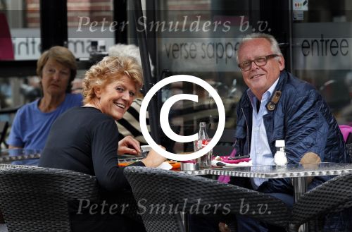 Amsterdam 3 augustus 2011
Simone Kleinsma en Guus Verstraeten lunchen op de cornelis schuytstraat.
Peter Smulders bv