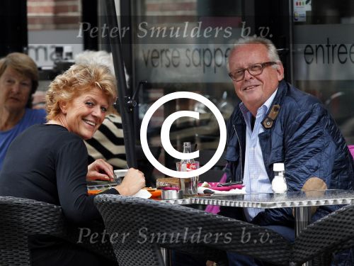 Amsterdam 3 augustus 2011
Simone Kleinsma en Guus Verstraeten lunchen op de cornelis schuytstraat.
Peter Smulders bv