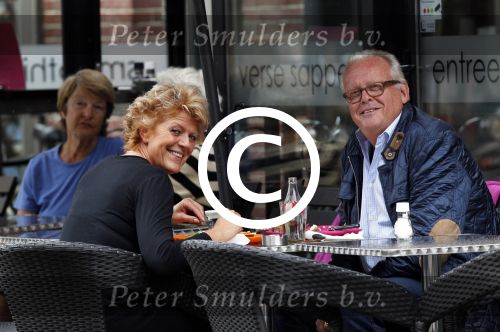 Amsterdam 3 augustus 2011
Simone Kleinsma en Guus Verstraeten lunchen op de cornelis schuytstraat.
Peter Smulders bv