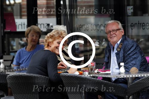 Amsterdam 3 augustus 2011
Simone Kleinsma en Guus Verstraeten lunchen op de cornelis schuytstraat.
Peter Smulders bv