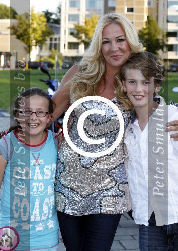 Amsterdam 15 augustus 2011
Premiere circus Renz in Amsterdam. Sittah met kinderen
Peter Smulders bv