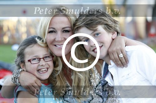 Amsterdam 15 augustus 2011
Premiere circus Renz in Amsterdam. Sittah met kinderen
Peter Smulders bv