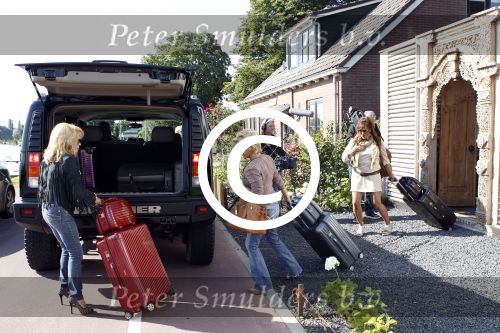 Amstelveen en Rotterdam 7 juli 2011
Eerste opname dag diva\'s draaien door met Patty Brard Patricia Paay en Tatjana.
Ze vertrekken vanaf het huis van Patty in een Hummer.
Peter Smulders bv