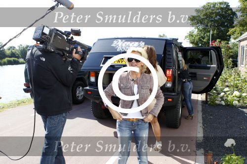 Amstelveen en Rotterdam 7 juli 2011
Eerste opname dag diva\'s draaien door met Patty Brard Patricia Paay en Tatjana.
Ze vertrekken vanaf het huis van Patty in een Hummer.
Peter Smulders bv