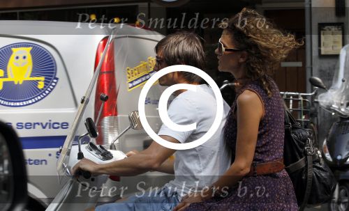 Amsterdam 1 augustus 2011
Tatum dagelet en haar vriend Daniel de Ridder op vespa scooter.
Peter Smulders bv