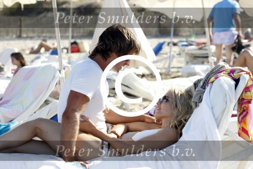 Ibiza 10 augustus 2011
Vivian Reijs met dochter Day en vriend Matias bij coco beach op ibiza.
Peter Smulders bv