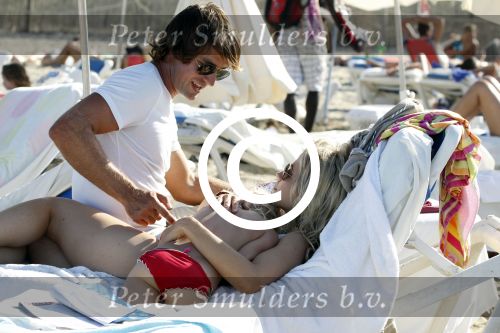 Ibiza 10 augustus 2011
Vivian Reijs met dochter Day en vriend Matias bij coco beach op ibiza.
Peter Smulders bv