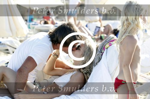 Ibiza 10 augustus 2011
Vivian Reijs met dochter Day en vriend Matias bij coco beach op ibiza.
Peter Smulders bv