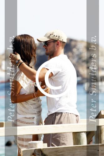 ibiza 12 augustus 2011
Wesley Sneijder en zijn vrouw Yolanthe Sneijder Cabau v Kasbergen zijn een paar dagen op vakantie op ibiza en zitten egzellig bij de populaire strandtent Blue Marlin.
Peter Smulders bv