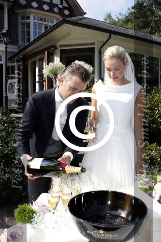 Ermelo 9 juli 2011
Trouwen Winston Gerschtanowitz en Renate Verbaan bij hotel het Roode Koper.
Peter Smulders bv