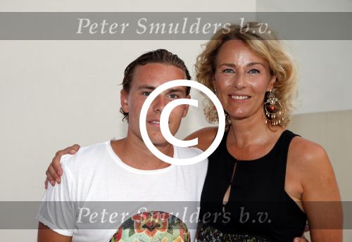 St Tropez 3 augustus 2012
Jan des Bouvrie viert zijn 70e verjaardag thuis bij hem in St Tropez. Aaltje v Zweden met zoon
Peter Smulders bv