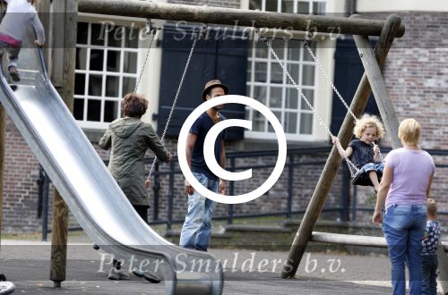 Amsterdam 9 augustus 2012
Alain Clark met zijn zoon Nilo in de speeltuin.
Peter Smulders bv