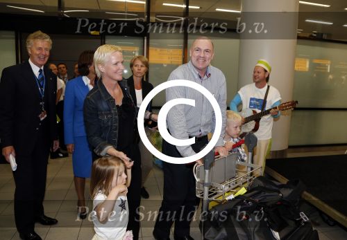 Schiphol 20 juli 2012
Andre Kuipers wordt op schiphol opgehaald door zijn vrouw en kinderen na zijn ruimtereis.
Peter Smulders bv