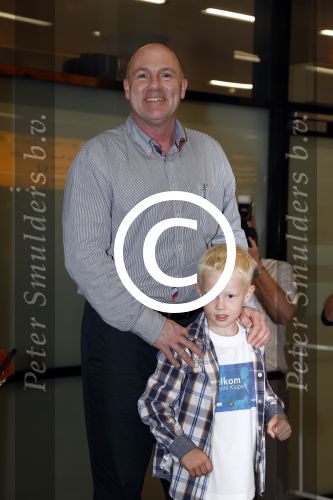 Schiphol 20 juli 2012
Andre Kuipers wordt op schiphol opgehaald door zijn vrouw en kinderen na zijn ruimtereis.
Peter Smulders bv