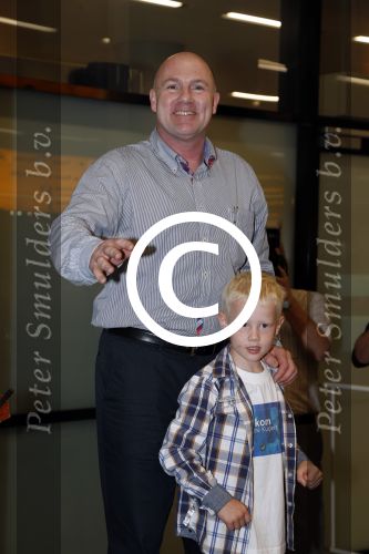 Schiphol 20 juli 2012
Andre Kuipers wordt op schiphol opgehaald door zijn vrouw en kinderen na zijn ruimtereis.
Peter Smulders bv