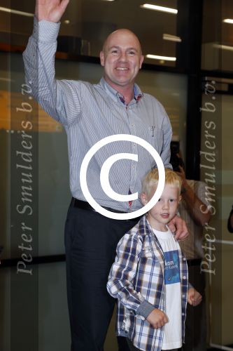 Schiphol 20 juli 2012
Andre Kuipers wordt op schiphol opgehaald door zijn vrouw en kinderen na zijn ruimtereis.
Peter Smulders bv