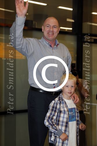 Schiphol 20 juli 2012
Andre Kuipers wordt op schiphol opgehaald door zijn vrouw en kinderen na zijn ruimtereis.
Peter Smulders bv
