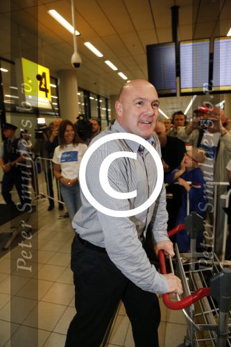 Schiphol 20 juli 2012
Andre Kuipers wordt op schiphol opgehaald door zijn vrouw en kinderen na zijn ruimtereis.
Peter Smulders bv