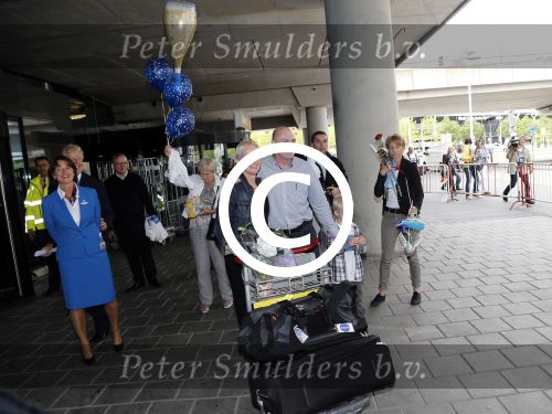 Schiphol 20 juli 2012
Andre Kuipers wordt op schiphol opgehaald door zijn vrouw en kinderen na zijn ruimtereis.
Peter Smulders bv