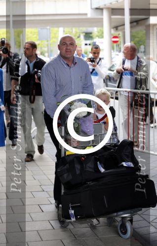 Schiphol 20 juli 2012
Andre Kuipers wordt op schiphol opgehaald door zijn vrouw en kinderen na zijn ruimtereis.
Peter Smulders bv