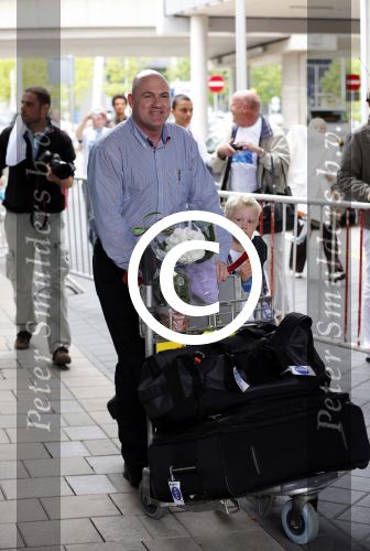 Schiphol 20 juli 2012
Andre Kuipers wordt op schiphol opgehaald door zijn vrouw en kinderen na zijn ruimtereis.
Peter Smulders bv