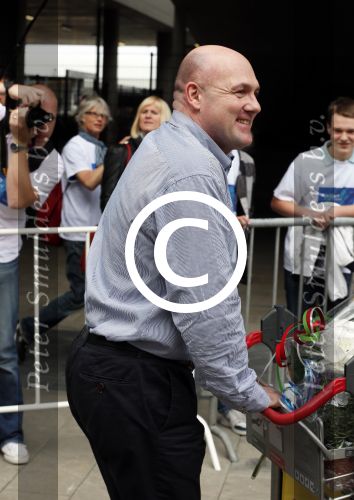 Schiphol 20 juli 2012
Andre Kuipers wordt op schiphol opgehaald door zijn vrouw en kinderen na zijn ruimtereis.
Peter Smulders bv