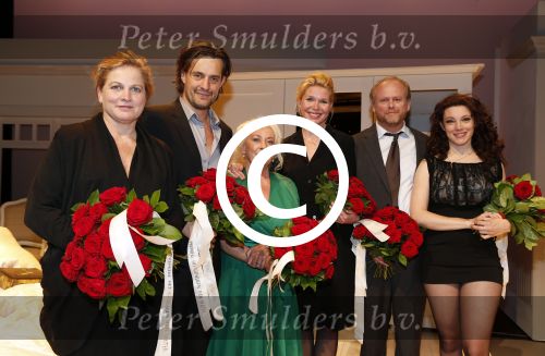 Amsterdam 17 juni 2012
Premiere het geheugen van water in het nieuwe de la mar.Tjitske Reidinga Anneke Blok Pauline Greidanus Rick Nicolet Vincent Croiset en Michiel Nooter
Peter Smulders bv