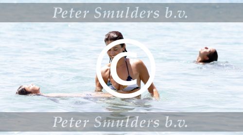 ibiza 31 juli 2012
Rick en Annemarie Engelkes op het strand en in de zee met hun dochters .
Peter Smulders bv