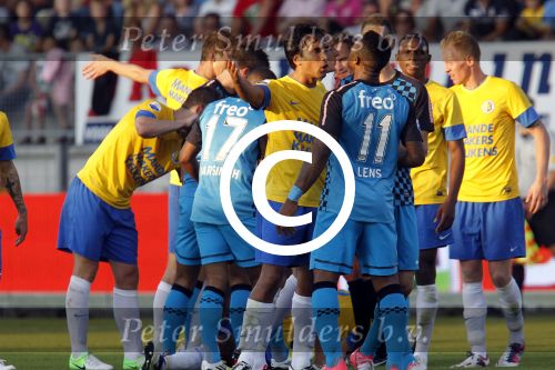 Waalwijk, 11 Augustus 2012
Eerste kompetitiewedstrijd in het nieuwe seizoen 2012/2013 tussen RKC-PSV, eindstand 3-2
Opstootje met o.a. Ard v Peppen in discussie met Jeremain Lens
Foto Peter Smulders BV